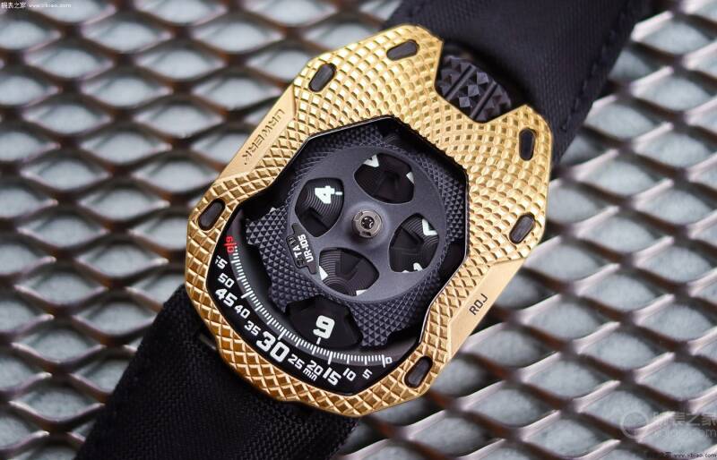 Urwerk_襄助慈善 小罗伯特·唐尼拍卖Urwerk UR-105腕表