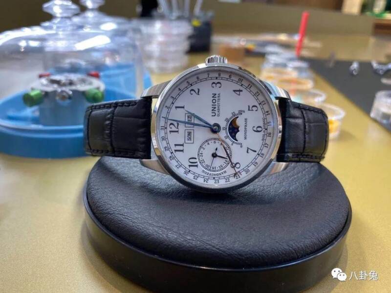 十大名表的排名_不到2万元，这个德国手表品牌就打出了两款热门车型！