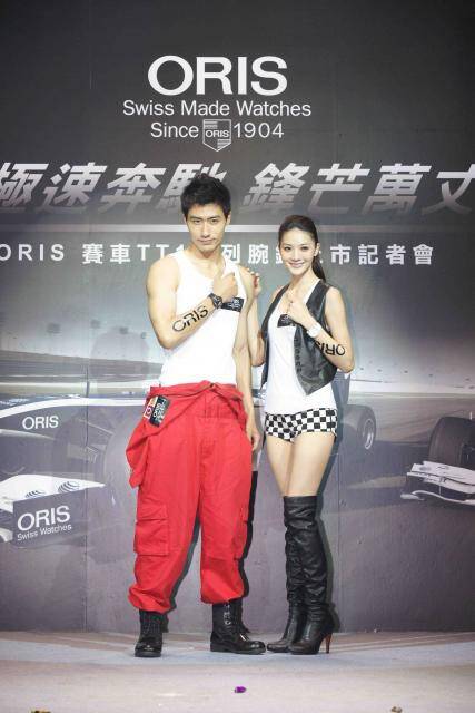 豪利时_吴亚馨性感化身赛车女神畅谈心目中的Real People