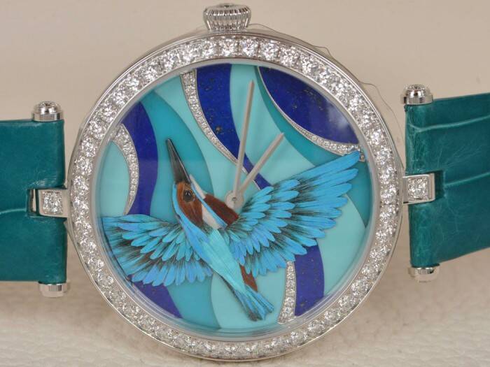 梵克雅宝 精致的细羽镶嵌工艺 梵克雅宝LADY ARPELS CARDINAL CARMIN 系列腕表