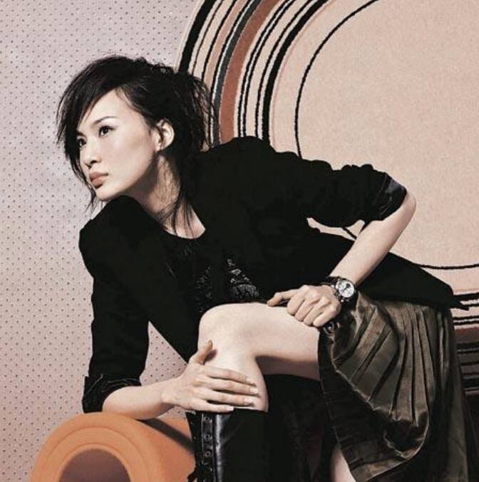 波尔_杨峥成波尔表首女代言人袋百万
