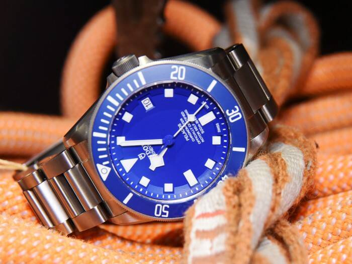 帝舵 首批配备帝舵自主机芯 帝舵领潜型 （Pelagos）配备新增配色哑光蓝